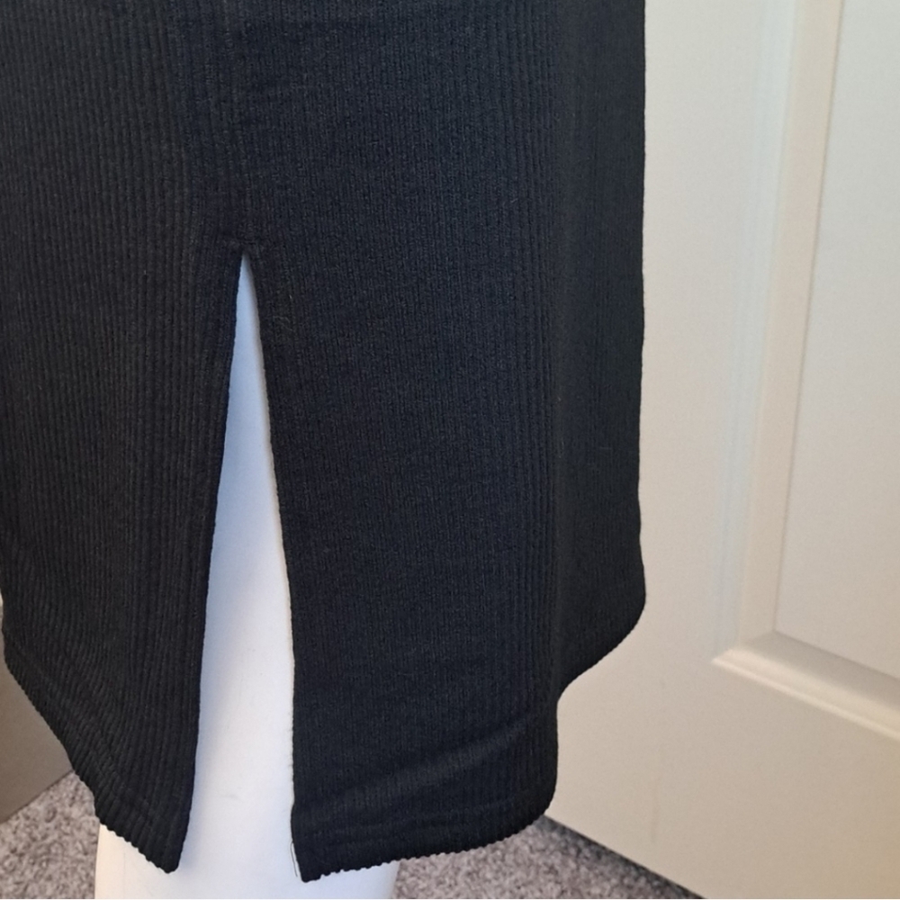 Time And Tru  Ribbed Black Midi Skirt Semi-Fitted Size Small Thru 2X - Picture 12 of 17